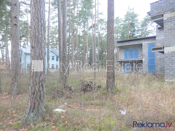 Dvīņu māja, jaunceltne, iežogota teritorija ar koka sētu, apsargāta teritorija, mājā Rīga - foto 9