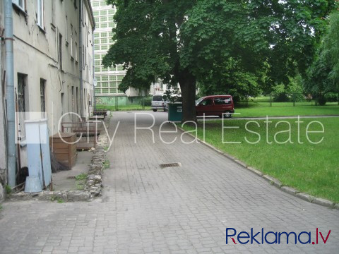 Fasādes māja, šīfera jumta segums, labiekārtots apzaļumots pagalms, iežogota teritorija, Rīga - foto 19
