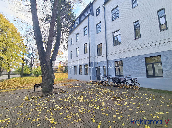 Pagalma ēka, renovēta māja, slēgts pagalms, ieeja no pagalma, kāpņu telpa pēc kapitālā Rīga - foto 17