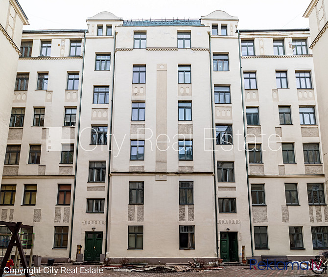 Pagalma ēka, renovēta māja, slēgts pagalms, ieeja no pagalma, ir lifts, kāpņu telpa pēc Rīga - foto 20