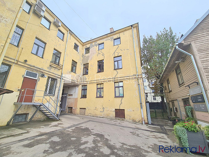 Zeme īpašumā, pagalma ēka, slēgts pagalms, iežogota teritorija, vieta automašīnai, ieeja no Rīga - foto 20