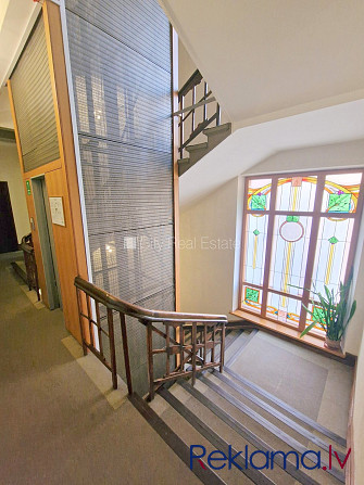 Fasādes māja, renovēta māja, apsargāta teritorija, ieeja no ielas, ir lifts, kāpņu telpa Rīga - foto 17