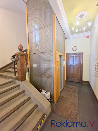 Fasādes māja, renovēta māja, apsargāta teritorija, ieeja no ielas, ir lifts, kāpņu telpa Rīga - foto 18
