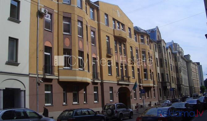 Фасадный дом, реновированный дом, вход с улицы, лестничная клетка после Рига - изображение 1