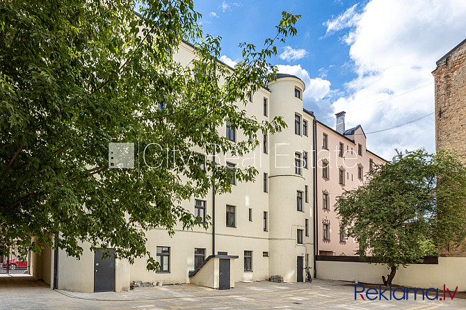 Zeme īpašumā, renovēta māja, labiekārtots apzaļumots pagalms, mājā mainīta jauna Rīga - foto 12