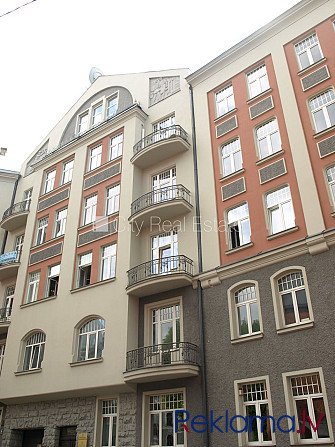 Фасадный дом, реновированный дом, закрытый двор, вход с улицы, лифт, лестничная Рига - изображение 16