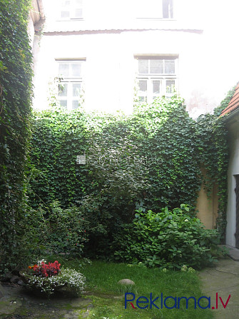 Fasādes māja, labiekārtots apzaļumots pagalms, slēgts pagalms, ieeja no pagalma, beletāža, Rīga - foto 14