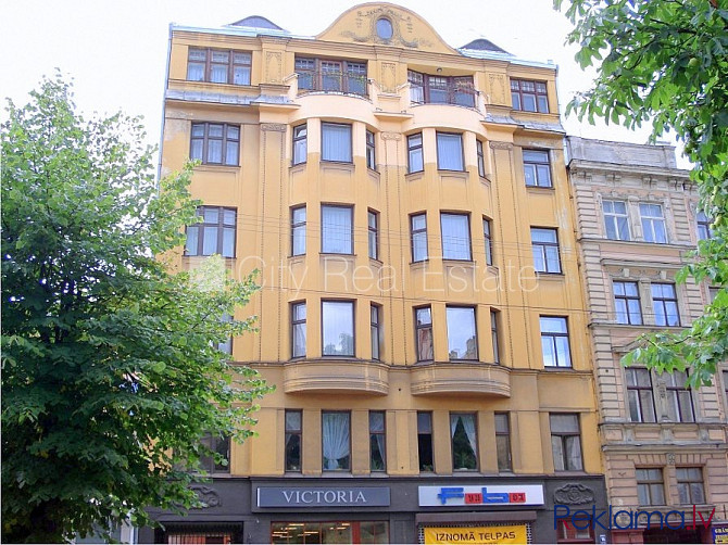 Fasādes māja, ieeja no ielas, ir lifts, balkons, studio tipa, virtuve apvienota ar viesistabu, Rīga - foto 16