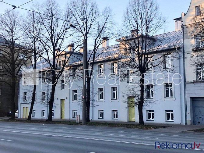 Fasādes māja, renovēta māja, labiekārtota apzaļumota teritorija, iespēja nomāt Rīga - foto 9