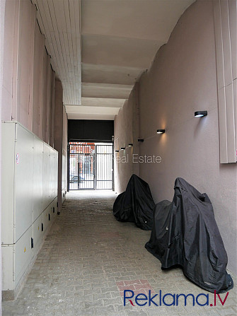 Здание во дворе, студио, кухня объединена с комнатой 20 м2, пластиковые Рига - изображение 15