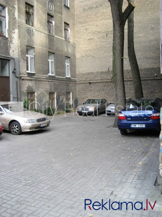 Zeme īpašumā, pagalma māja, ķieģeļu mūra sienas, labiekārtots apzaļumots pagalms, slēgta Rīga - foto 11