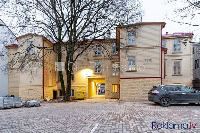 Pagalma ēka, labiekārtota apzaļumota teritorija, ieeja no pagalma, mansards, divstāvīgs, Rīga - foto 8