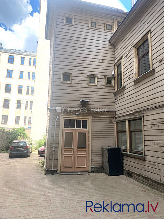 Koka māja, fasādes māja, slēgts pagalms, ieeja no pagalma, mansards, logi vērsti mājas abās Rīga - foto 12