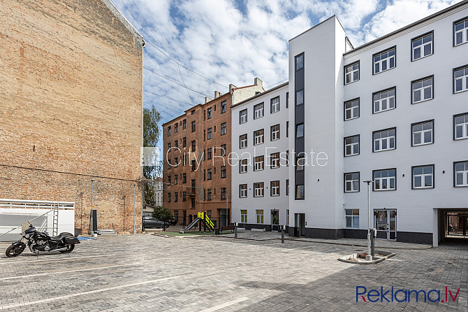 Fasādes māja, renovēta māja, labiekārtots apzaļumots pagalms, slēgta teritorija, iespēja Rīga - foto 18