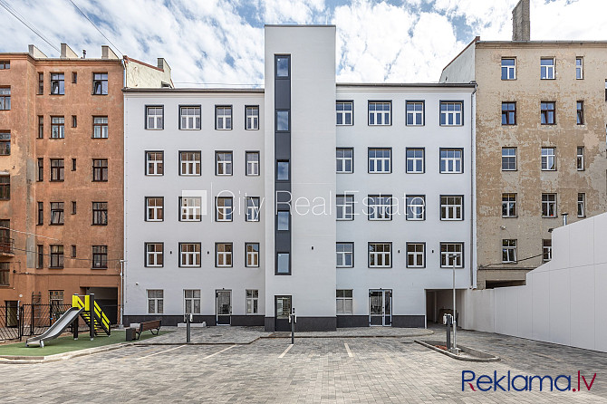 Fasādes māja, renovēta māja, labiekārtots apzaļumots pagalms, slēgta teritorija, iespēja Rīga - foto 19