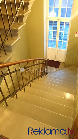 Pagalma māja, renovēta māja, objektu apsargā fiziskā apsardze, ieeja no pagalma, ir lifts, Rīga - foto 9