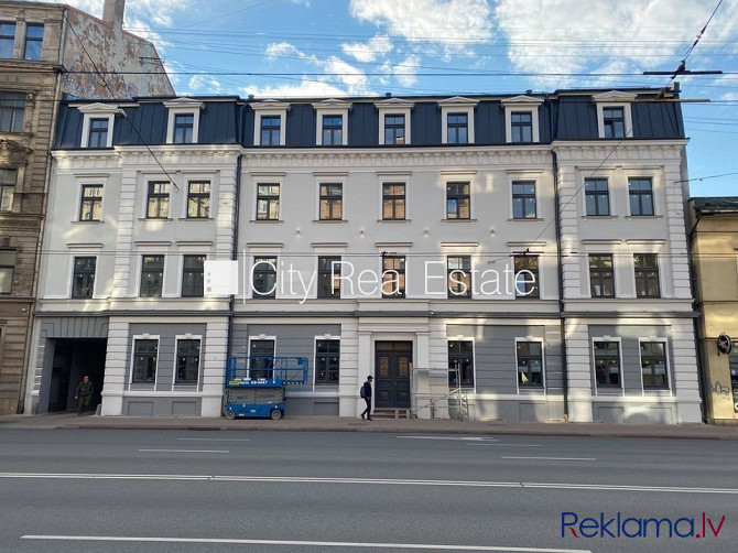 Pagalma ēka, renovēta māja, slēgts pagalms, ieeja no pagalma, logi vērsti mājas abās pusēs, Rīga - foto 17