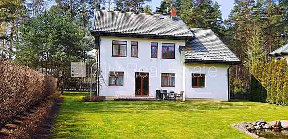 Частный дом, кирпичные стены, фасад с декоративной штукатуркой, благоустроенный Jūrmala