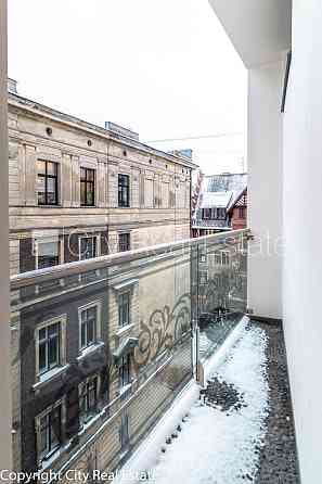 Новостройка, фасадный дом, закрытый двор, до ближайшей парковки 70 м, вход со двора, Rīga
