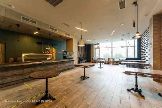 Nomai pieejamas kafejnīcas/tirdzniecības telpas Ganību dambī 24D, 197 m2 platībā, renovētā biroju un Рига