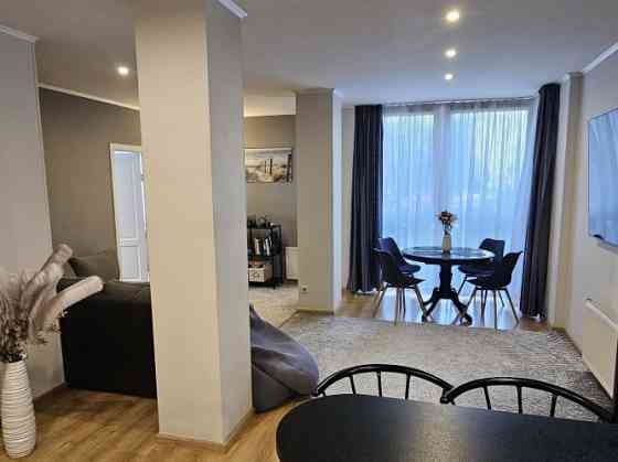 Продается современная, уютная 3-комнатная квартира на улице Эзермалас. Квартира Rīga