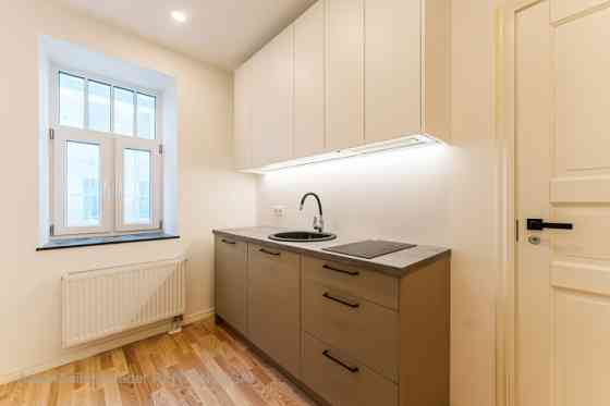 Продается отремонтированная 1-комнатная квартира с отдельной кухней в центре Рига