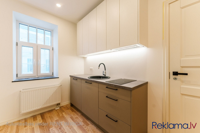 Tiek pārdots renovēts 1-istabu dzīvoklis ar atsevišķu virtuvi Rīgas centrā. Dzīvoklis Rīga - foto 2