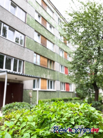 Izīrē 2-istabu dzīvokli Ķengaragā.  Dzīvoklis sastāv no koridora, divām izolētām Rīga - foto 3