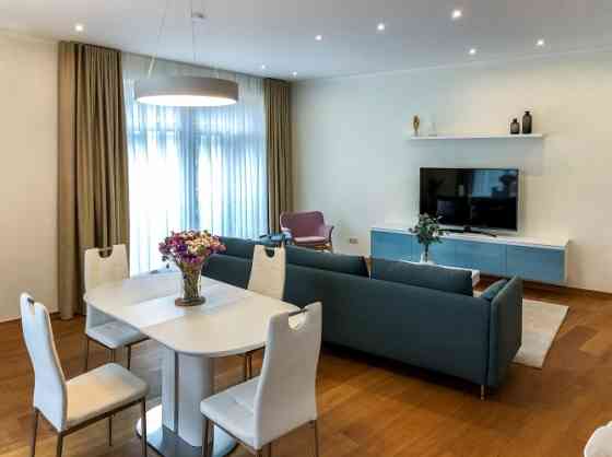 Предлагается в долгосрочную аренду трех- комнатная (2 спальни) квартира на втором Rīga