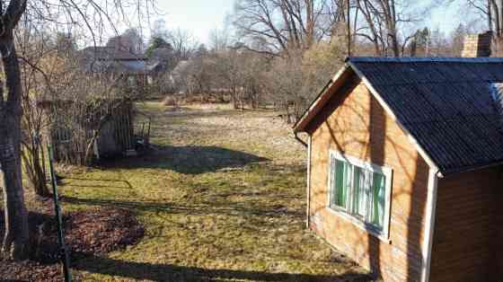 A large plot of land with an area of 2175m2 in a residential area in Melluži. 7 minutes on foot to t Юрмала