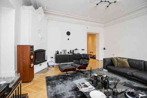 Spacious apartment in quiet center - Elizabetes Street 8.  Layout of the apartment:  + living room w Rīga