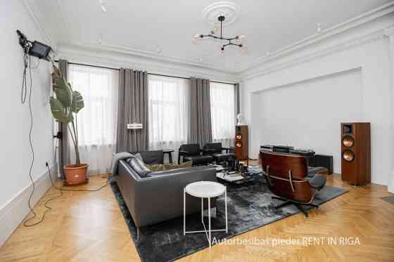 Spacious apartment in quiet center - Elizabetes Street 8.  Layout of the apartment:  + living room w Рига