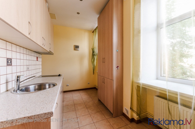 For long term rent fully furnished and equipped 2-bedroom apartment in the city center in a quiet co Рига - изображение 4