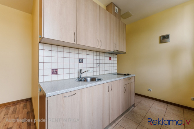 For long term rent fully furnished and equipped 2-bedroom apartment in the city center in a quiet co Рига - изображение 3