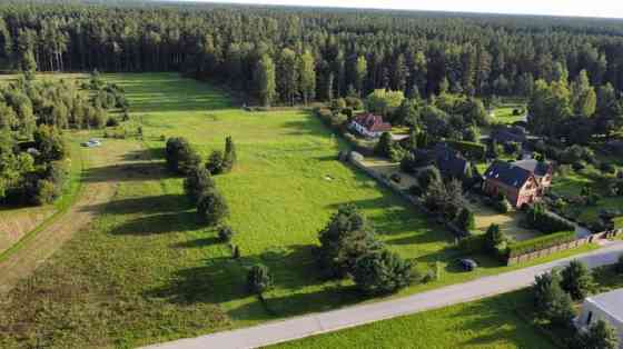 1,63ha zemes gabals Pierīgā, lieliski piemērots neliela lauku īpašuma izveidošanai. Šis zemes gabals Рижский район