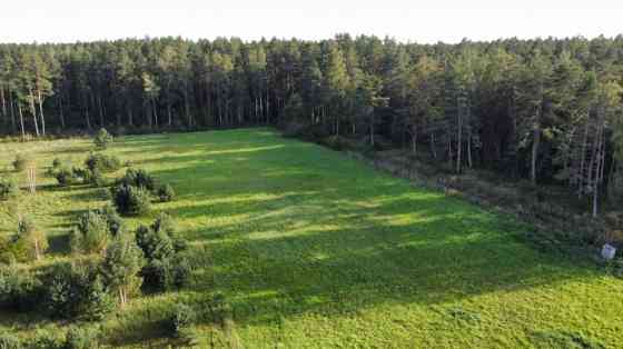 1,63ha zemes gabals Pierīgā, lieliski piemērots neliela lauku īpašuma izveidošanai. Šis zemes gabals Рижский район