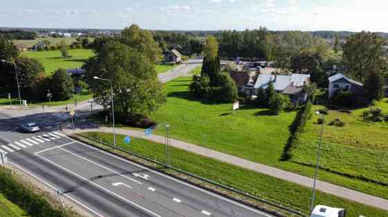 Zemes gabals Siguldā.  Zemes gabals izvietots A2 šosejas malā; Jauktas centra apbūves teritorija (JC Sigulda