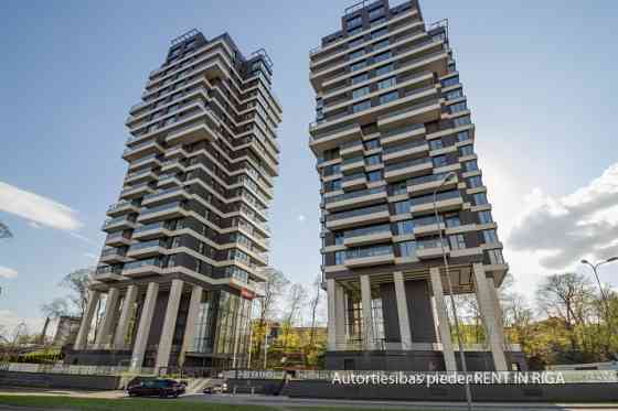 Pārdod dzīvokli jaunajā projektā Filozofu Rezidencē.  Dzīvoklis atrodas ēkas sestajā stāvā, tā kopēj Рига