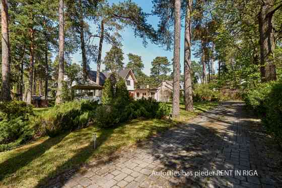 Private house in a prestigious and quiet place in Jurmala.  It boasts a spacious and well-kept yard  Юрмала