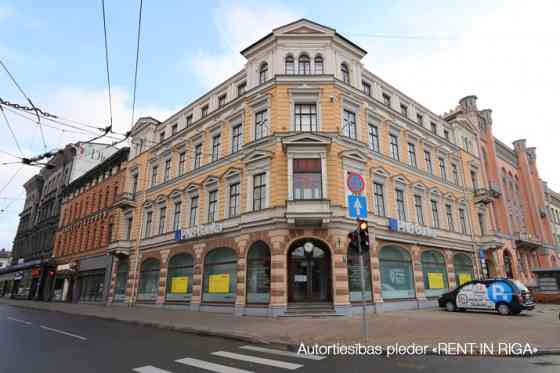 Augstas kvalitātes tirdzniecības telpas/birojs Brīvības ielas un Raiņa Bulvāra stūrī.   + Telpa izvi Rīga