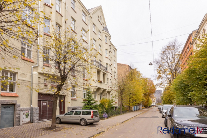 Šarmants divu stāvu, mansarda tipa dzīvoklis Rīgas centrā.  Dzīvoklis ir ļoti gaišs, Rīga - foto 5