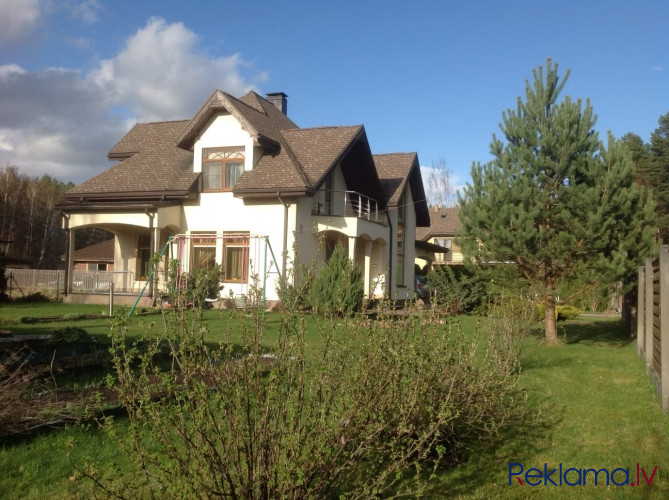 For sale a quality built family house with a reasonable layout located in a quiet, green village nea Рига - изображение 1