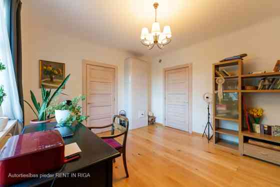 Apartment in a quiet and peaceful area of private houses.  Riga center (~15 min. by car). Shopping m Rīga