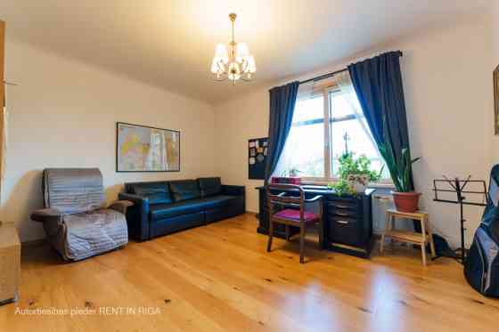 Apartment in a quiet and peaceful area of private houses.  Riga center (~15 min. by car). Shopping m Rīga