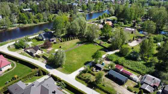 For sale - an excellent building plot in Bukultos near the Jugla canal. A quiet, green area of Рига