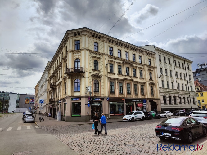 Tirdzniecības vai bāra telpas Aspazijas bulvārī 32.  1.stāvā liela tirdzniecības telpa un Rīga - foto 1