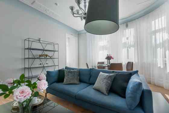 We offer for sale a fully furnished and well-equipped two-bedroom apartment in a premium residential Рига