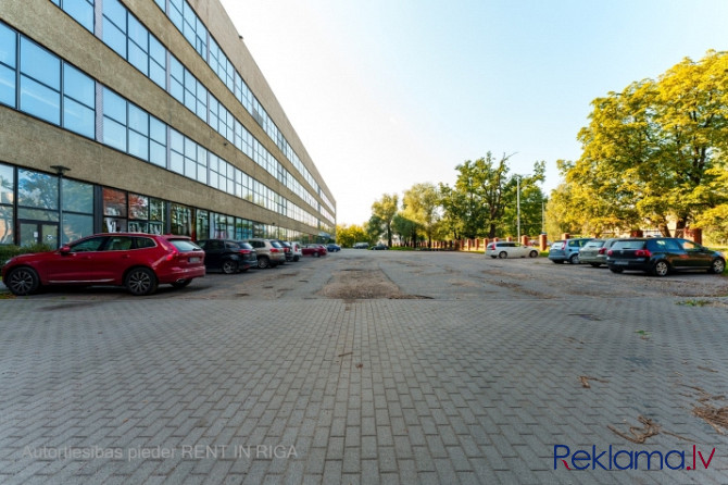 Iznomā komerctelpas lieliskā un ērti piebraucamā vietā ar pārredzamību no ielas un plašiem Rīga - foto 4