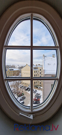 Fasādes māja, renovēta māja, iespēja nomāt autostāvvietu, ieeja no ielas, mansards, ir Rīga - foto 18