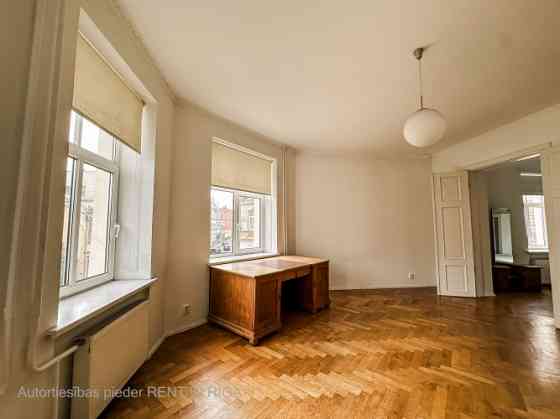 Spacious 2-room apartment in Riga's quiet center. Located at the corner of Dzirnavu and Ganu streets Рига